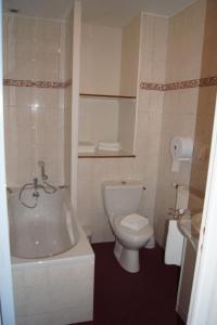 Hotels Aux Trois Jean : photos des chambres