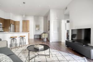 Redwood City 1br w wd gym ac nr Caltrain SFO-1222