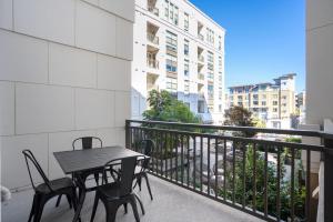 Redwood City 1br w wd gym ac nr Caltrain SFO-1222