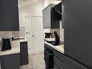 Broadway Beach Terrace with Private Hot Tub & free parking