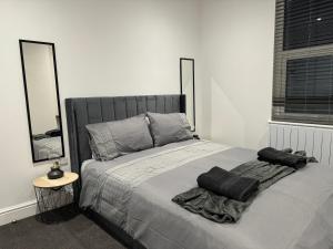 Broadway Beach Terrace with Private Hot Tub & free parking