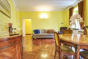 Large and Charming Apartment in Trastevere by YourHost