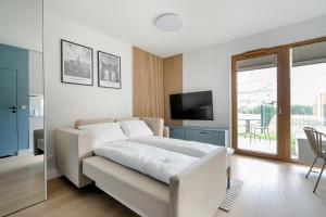 Pastel Blue Studio Grunwald with Garden & Parking Poznań by Renters