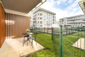Pastel Blue Studio Grunwald with Garden & Parking Poznań by Noclegi Renters