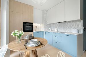 Pastel Blue Studio Grunwald with Garden & Parking Poznań by Renters