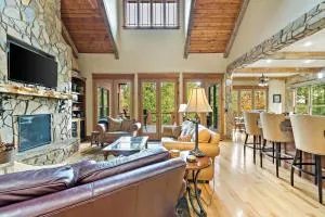 Lakefront Retreat Luxury Home with Private Dock - Jacktown