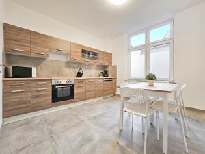 Tolstov Apartments - 3 Zimmer Wohnung - 25 Min zur Messe DUS