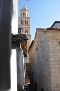 Largo apartment in the heart of Diocletian palace