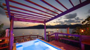 El Palacio Rosa on Blue Lagoon 3BR Beachfront Suite on pristine & quiet bay w incredible views