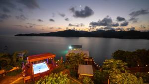 El Palacio Rosa on Blue Lagoon 3BR Beachfront Suite on pristine & quiet bay w incredible views