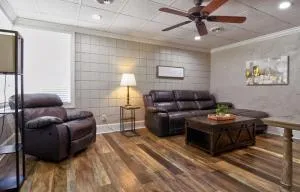 Comfortable Cottage on the Blue Mile - Close to GSU! - Claxton