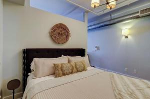 Old Towne Loft on Broughton -Steps to City Market