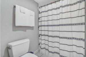 Eagles Landing Loft-Downtown Above Bull & Barrel