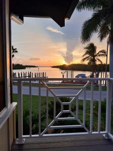 Lostmans Lodge - Everglade City, Sunset View Pool & Hot Tub