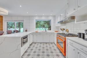 The Grey - Large Eclectic and Quiet Home