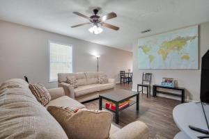 Cozy and Contemporary Villa 1 Mile from GSU