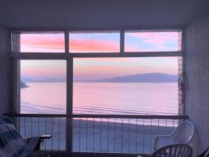 Apto antigo frente mar para alugar