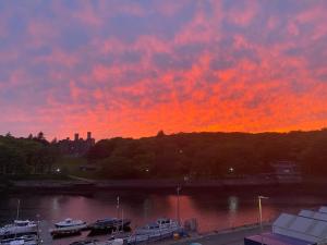 A Modern 2 Bedroom Apartment with Beautiful Views