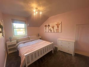 A Modern 2 Bedroom Apartment with Beautiful Views