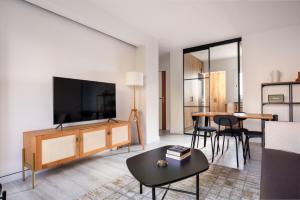 Blueground Galvany balcony BCN-114