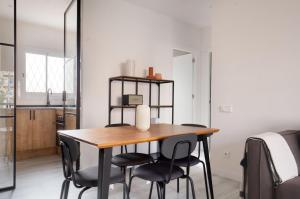 Blueground Galvany balcony BCN-114