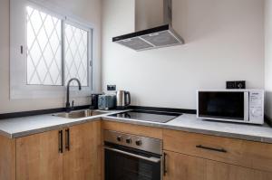 Blueground Galvany balcony BCN-114