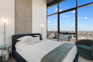 Fulbrix Bright Designer Apartments with West Loop Views