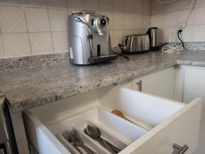 Cozy 2BR in VieuxLongueuil +parking 14min Downtown