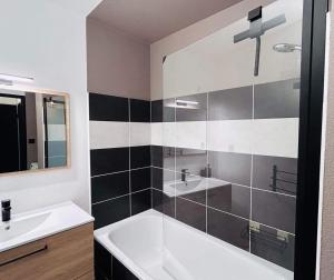 Appartements Lormont City, proche Bordeaux, piscine et parking : photos des chambres