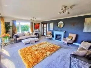 3 Bedroom Contemporary retreat & hot tub - Robeston Wathen