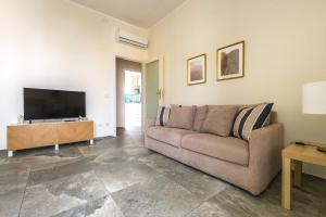 Hostly-Keith Haring Vista House