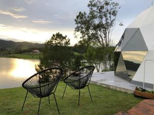 Lunar HOME (Casa Bolha) Pé na água