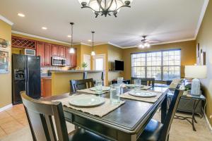 obrázek - Roomy Morrisville Townhome with Community Pool!