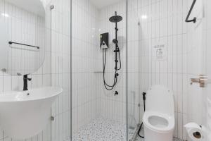 Modern Style Townhome 2BR near CNX moat