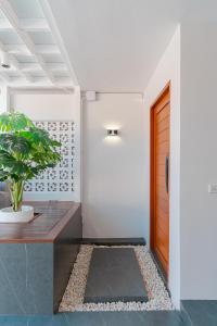 Modern Style Townhome 2BR near CNX moat