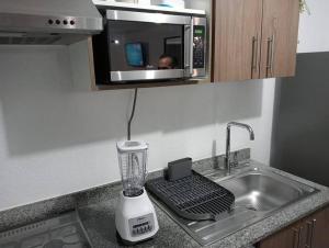 Tranquilo y moderno dpto en buena zona de GDL