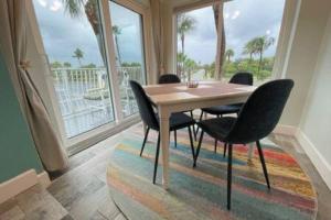 Atrium Condo Superior - Sleeps 4 Guests 116