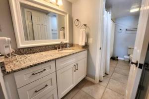 Atrium Oceanview Condo - Sleeps 4 Guests 109