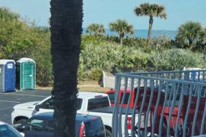 Atrium Condo Deluxe - Sleeps 4 Guests 105