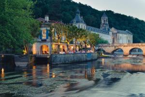 1 route de Bourdeilles, F-24310 Brantôme, France.