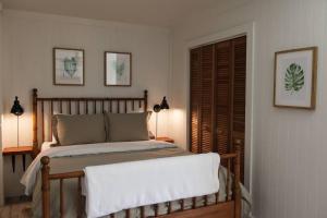 Waterfront Jungalow w Dock & Hot Tub!