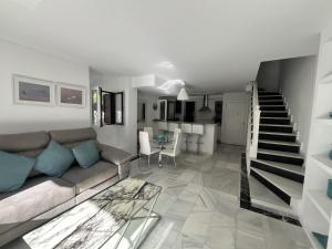 Estepona - Playa - Villa con terraza solárium con vistas al mar Jo41