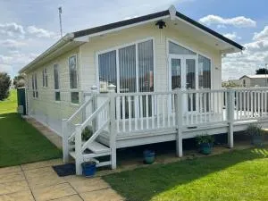 40A Oak Village- 2 Bedroom Lodge on Grange Leisure Park - Strubby