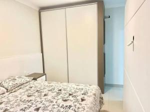 Amplo apto entre praia e centro