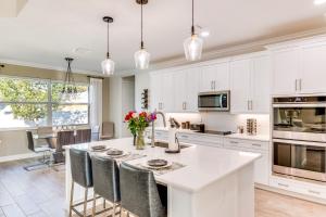 Port St Lucie Home with Lanai about 4 Mi to Downtown