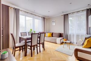 Apartament Rodzinny Giewont View Bulwary 6B by RentiloPL