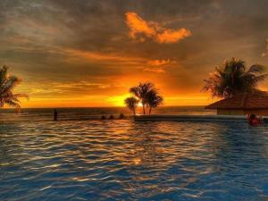 Beachfront Luxury Suite for up to 6 people!