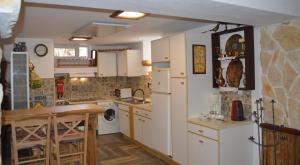 Meandros27 Cosy Countryside Rustic Semi Basement Home