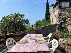 Chalet charmant à Valleraugue avec piscine partagée