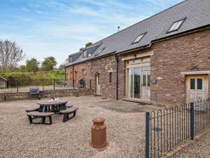 3 bed in Tretower BN124